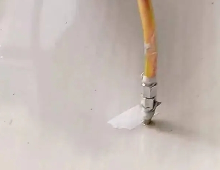 犍为瓷砖空鼓维修公司专业解答在瓷砖铺贴过程中，如果使用的砂料过粗（如全部使用了粗砂），可能会导致以下问题